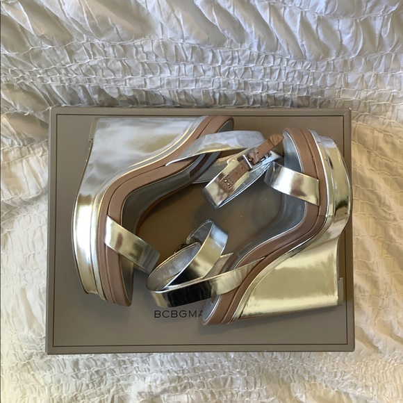 BCBG Silver Wedges - Picture 4 of 8
